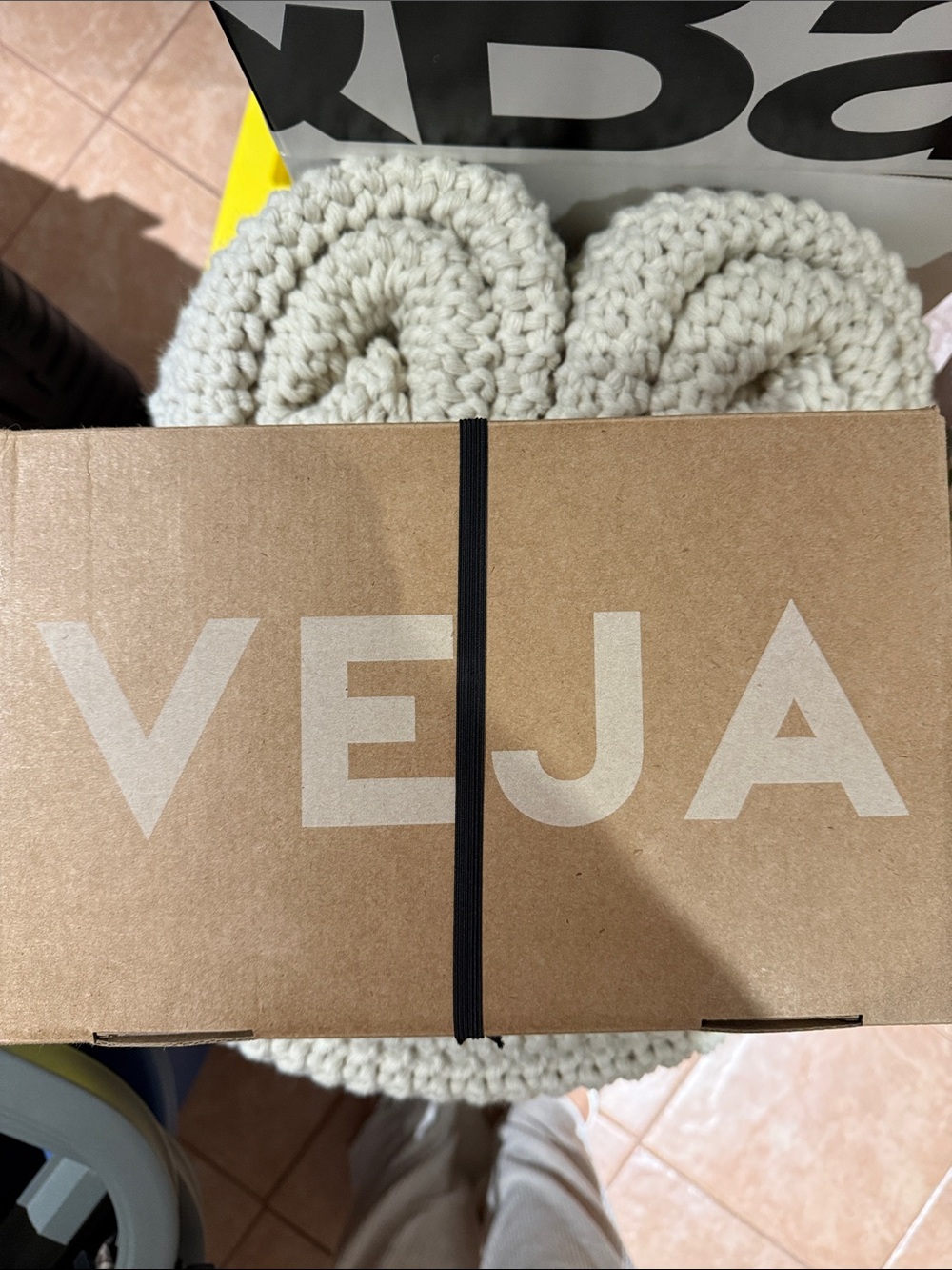 Veja White Sneaker - Picture 6 of 6